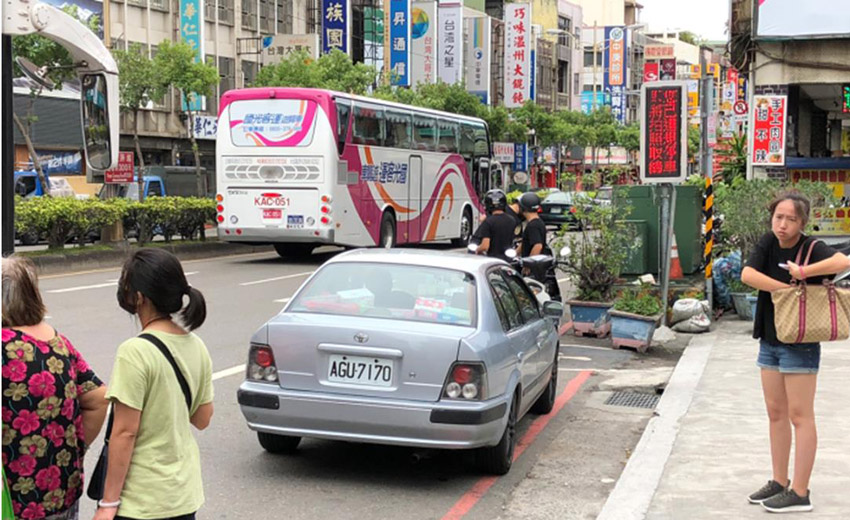 內壢火車站前公車站首創科技執法　違停自動拍照舉發