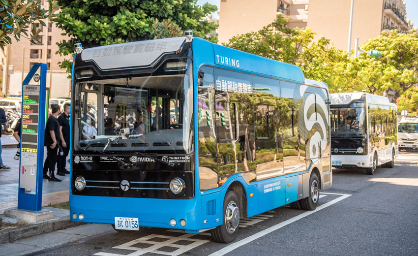 桃市青埔自駕巴士載客運行成效良好　未來將擴大應用至捷運站接駁