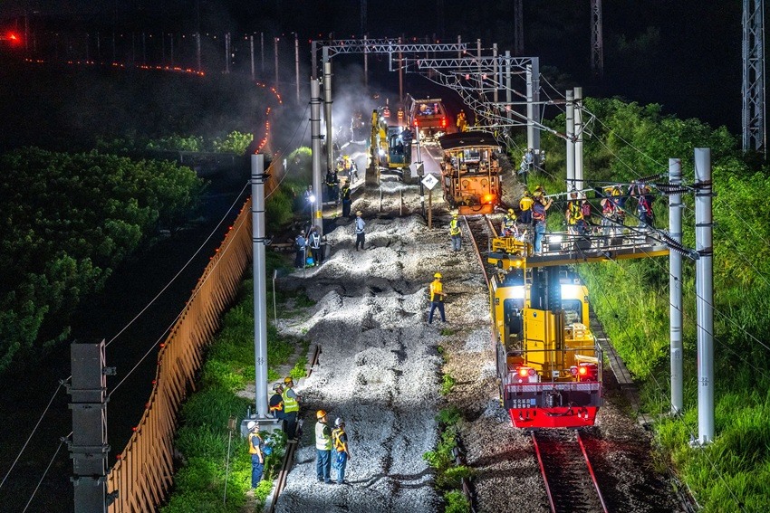 花東鐵路臺東至知本段將完成西正線軌道切換，拚2027年底雙軌通車