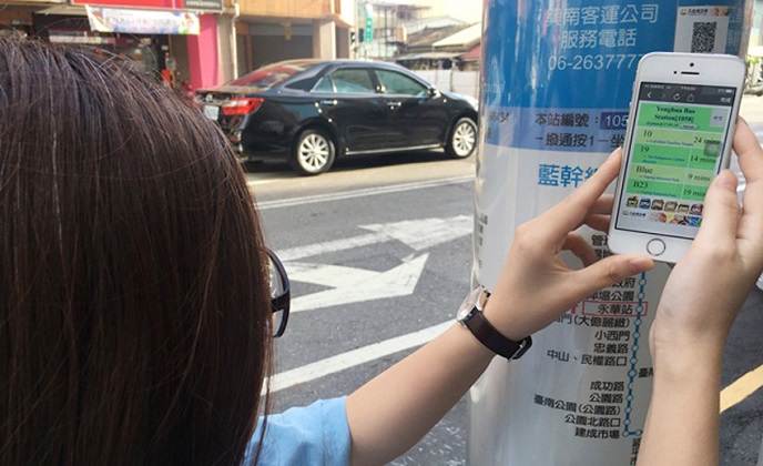 首創QRcode虛擬雙語智慧站牌　大台南公車資訊再進化